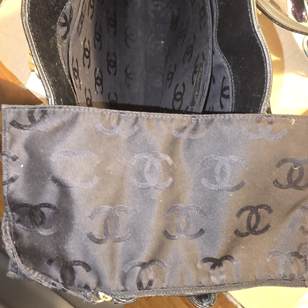 Chanel tote - Picture 12 of 15